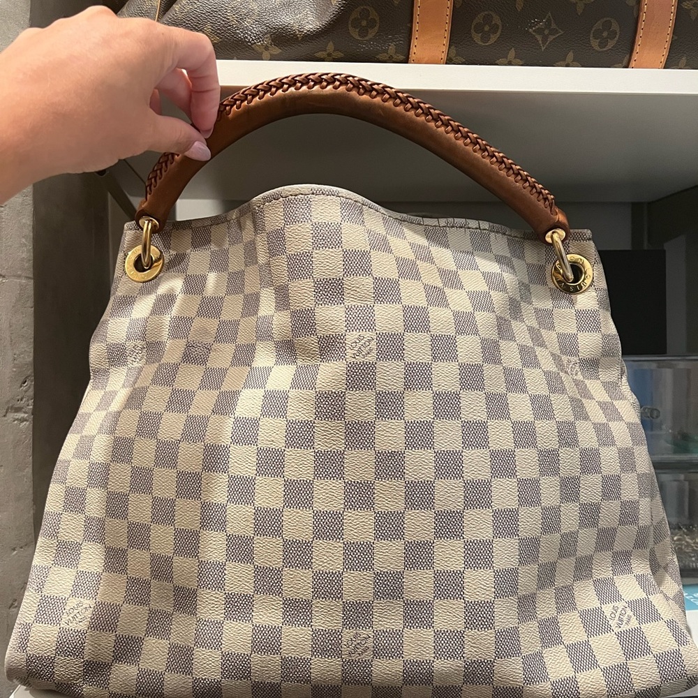 Louis Vuitton white artsy
